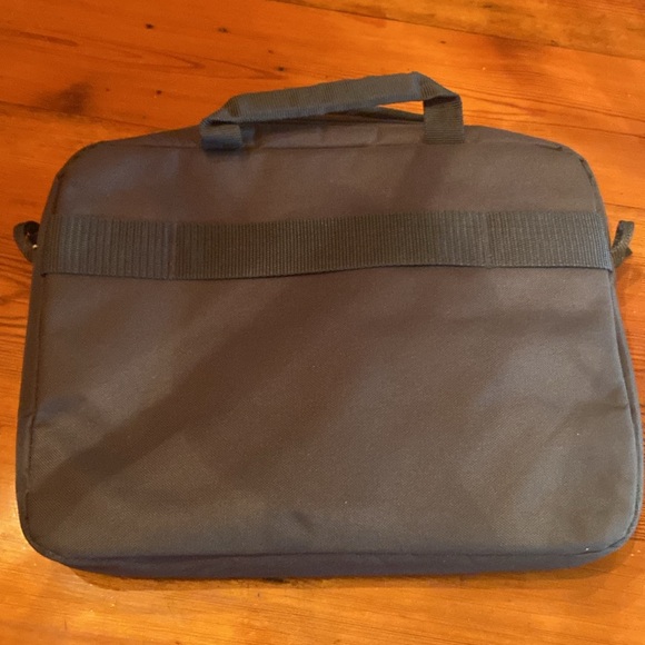 CASE LOGIC iPad laptop carry case - Picture 5 of 7